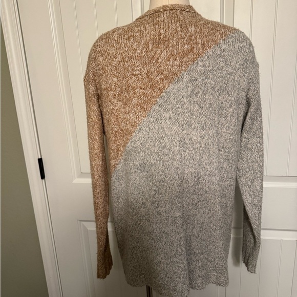 CABI 3886 Tilt Colorblock Cardigan Sweater Gray & Tan Marled Size Med EUC - Picture 9 of 11